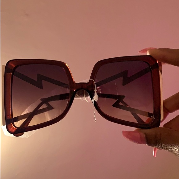 Square shades 😎 - Picture 2 of 5